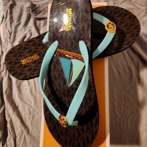 MICHAEL Michael Kors Womens Flip Flops